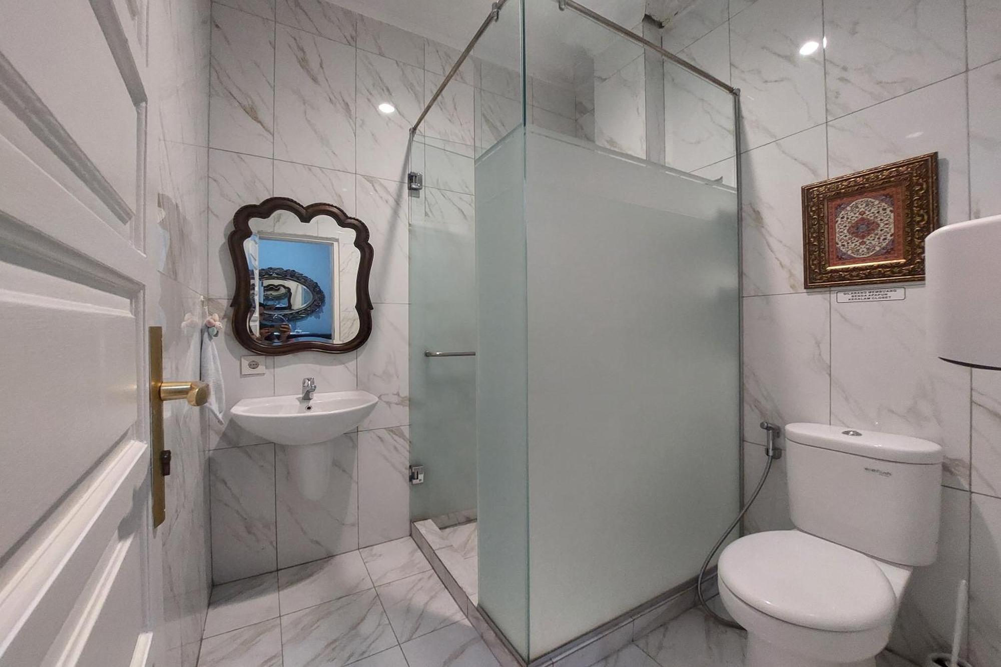 Nonie'S Huis Hotel Medan Ngoại thất bức ảnh