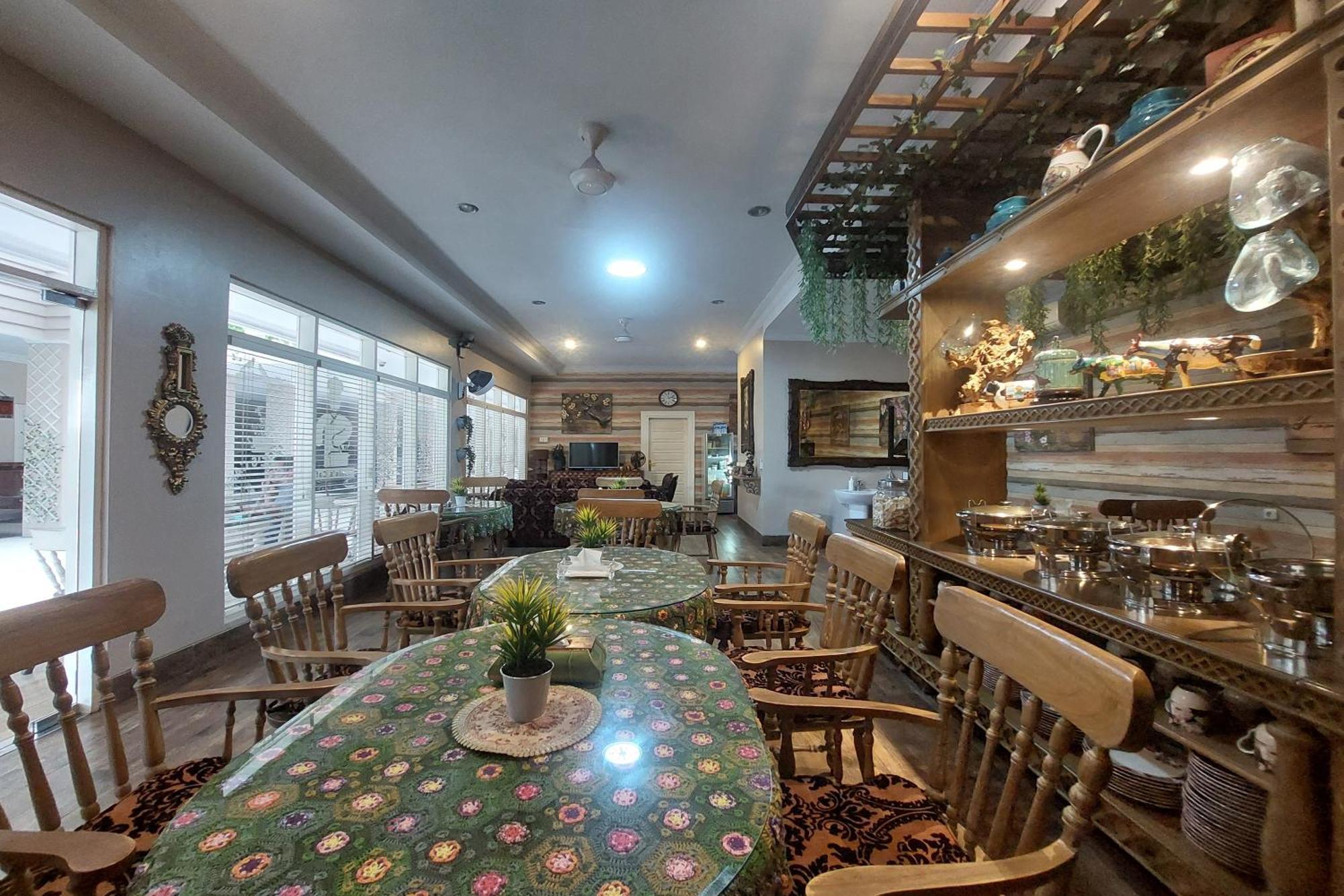 Nonie'S Huis Hotel Medan Ngoại thất bức ảnh