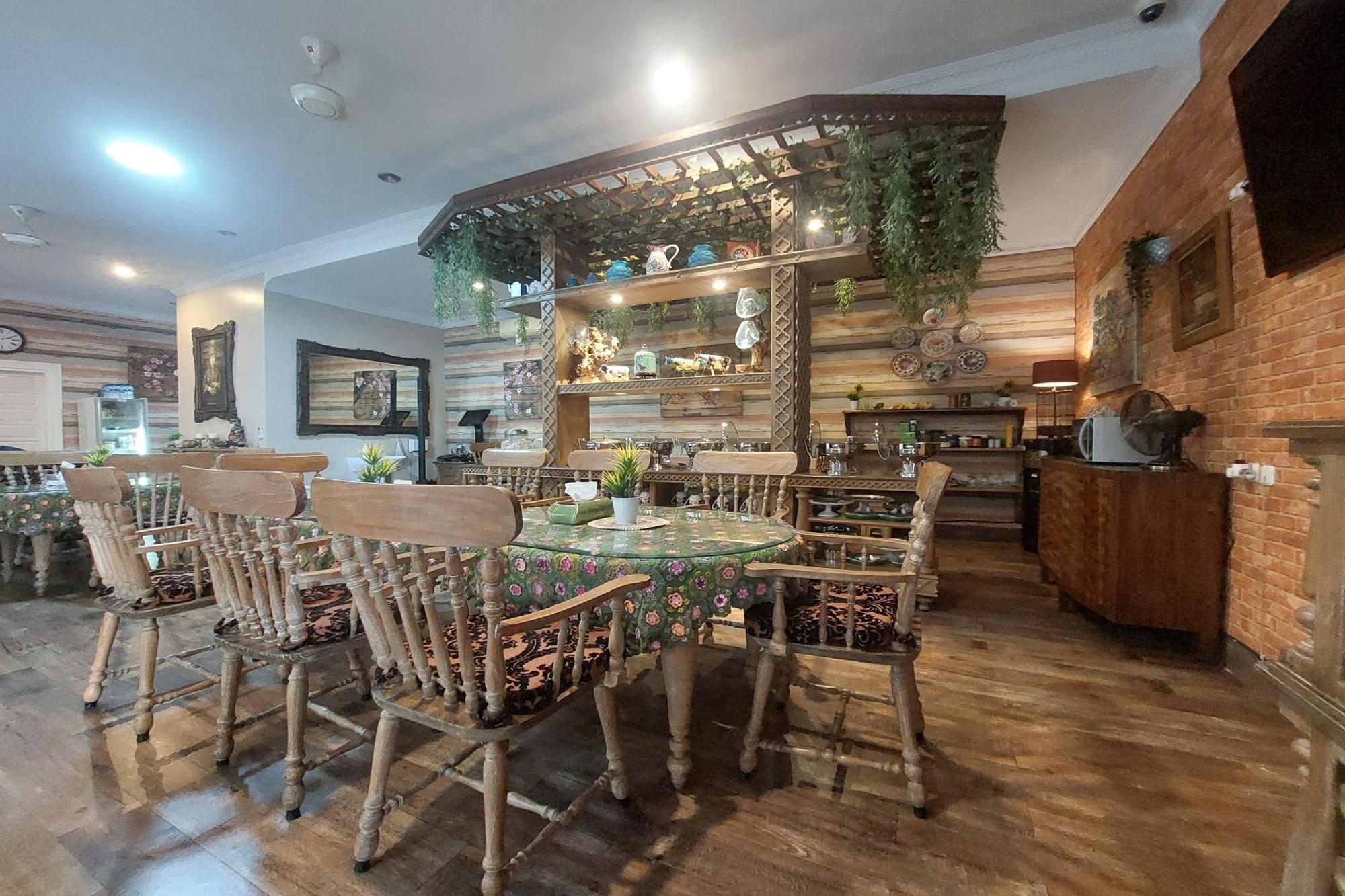 Nonie'S Huis Hotel Medan Ngoại thất bức ảnh