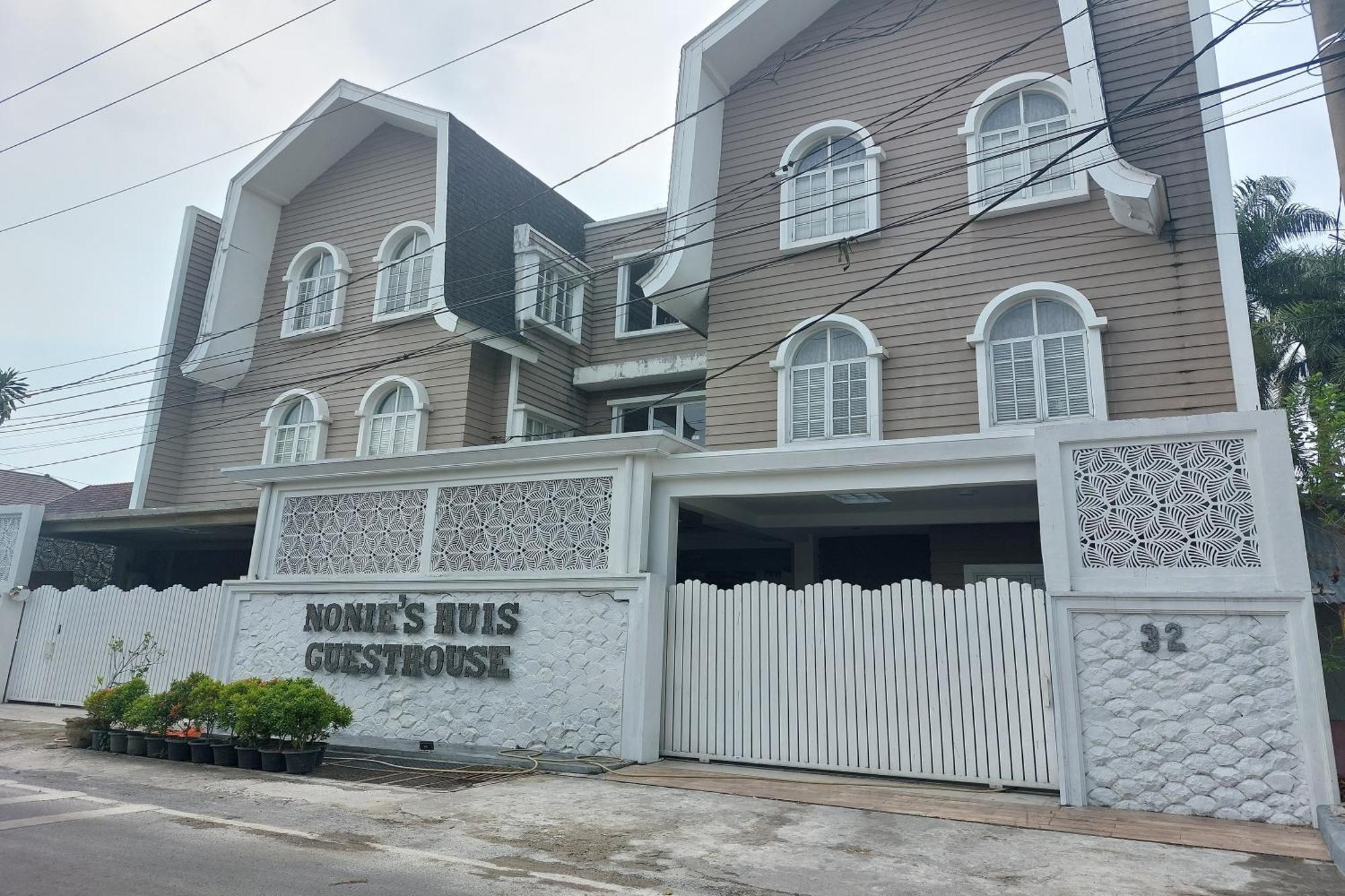 Nonie'S Huis Hotel Medan Ngoại thất bức ảnh